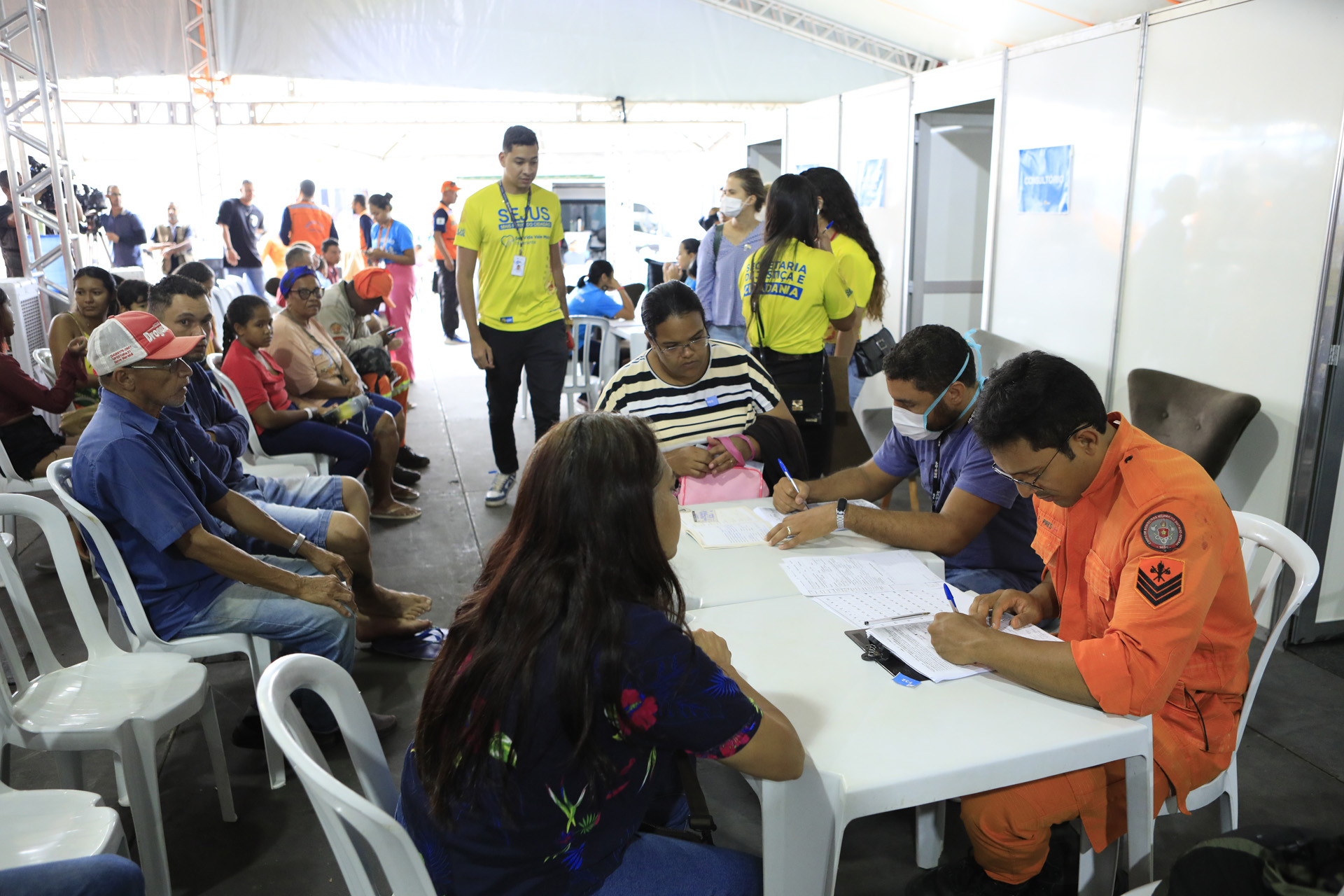 Equipes de diversos órgãos do GDF se uniram em ações na Estrutural, neste sábado, contra a proliferação do mosquito da dengue | Fotos: Jhonatan Cantarelle/Agência Saúde-DF