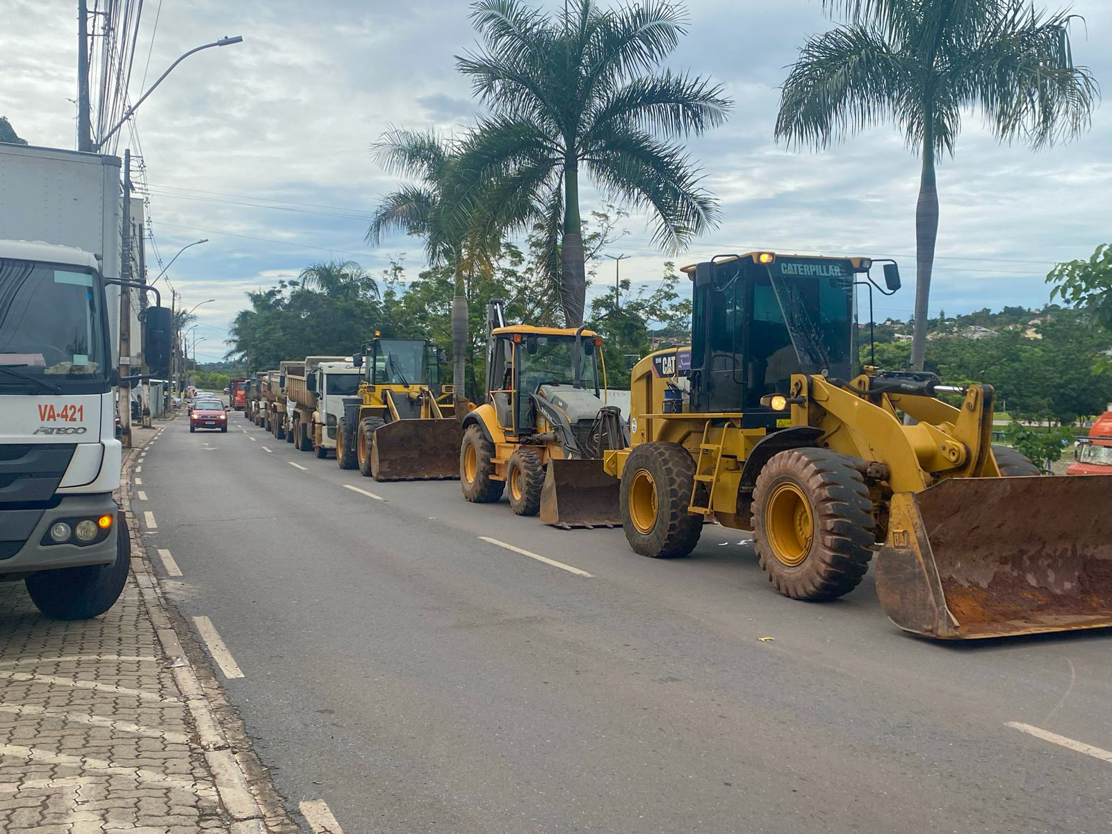 Equipes do GDF atuam no Varjão e na Estrutural para retirar lixo e entulhos descartados de forma irregular; foco é combater possíveis criadouros do mosquito transmissor da dengue | Fotos: Divulgação/Segov