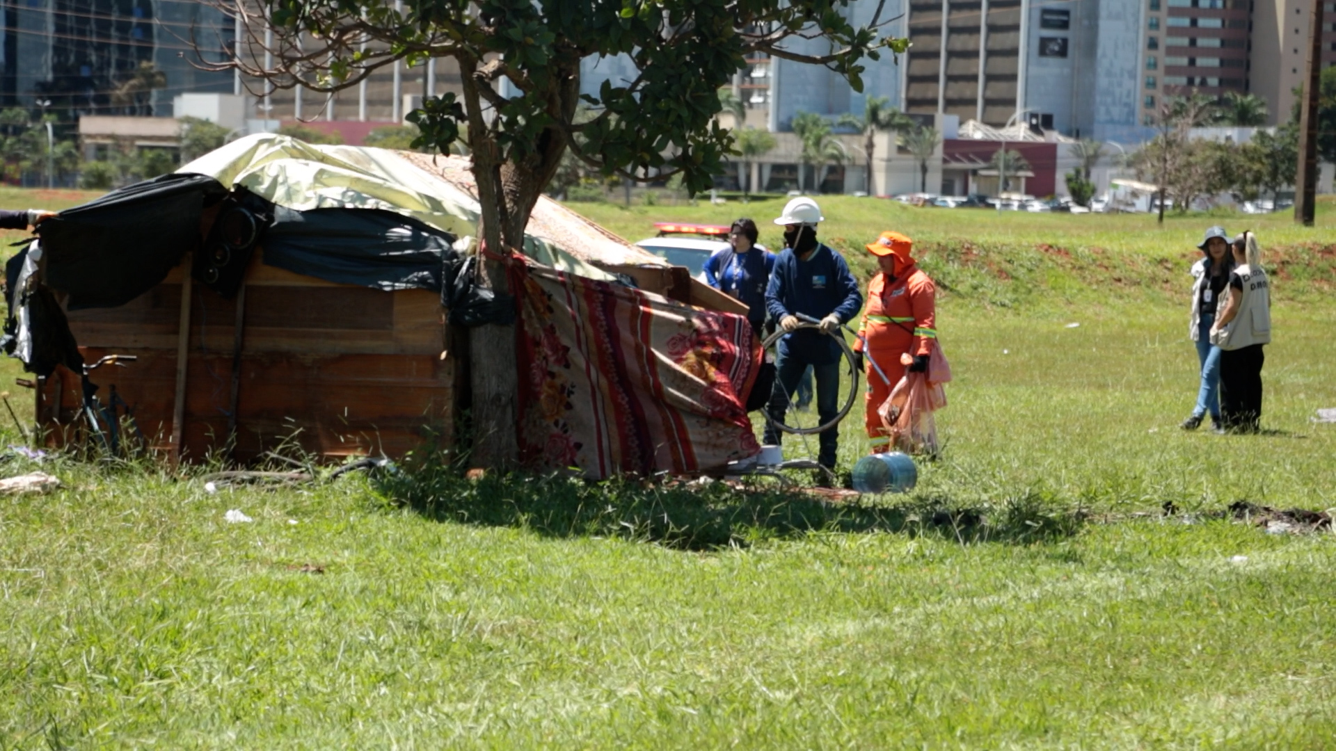A DF Legal fará o desmonte das estruturas das pessoas em situação de rua e o transporte dos pertences ao local regular indicado pelo ocupante | Foto: Agência Brasília
