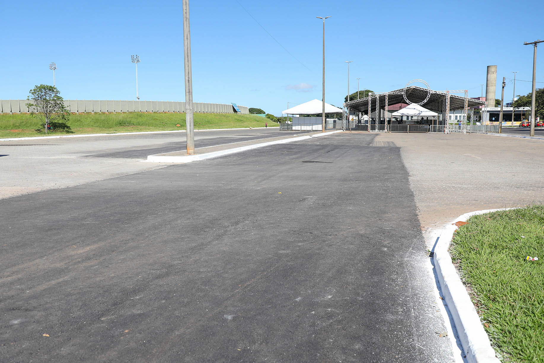 "O estacionamento do estádio agora está pronto para receber toda a estrutura e, claro, os moradores da cidade", afirma o coordenador do GDF Presente no Polo Norte, Ronaldo Alves