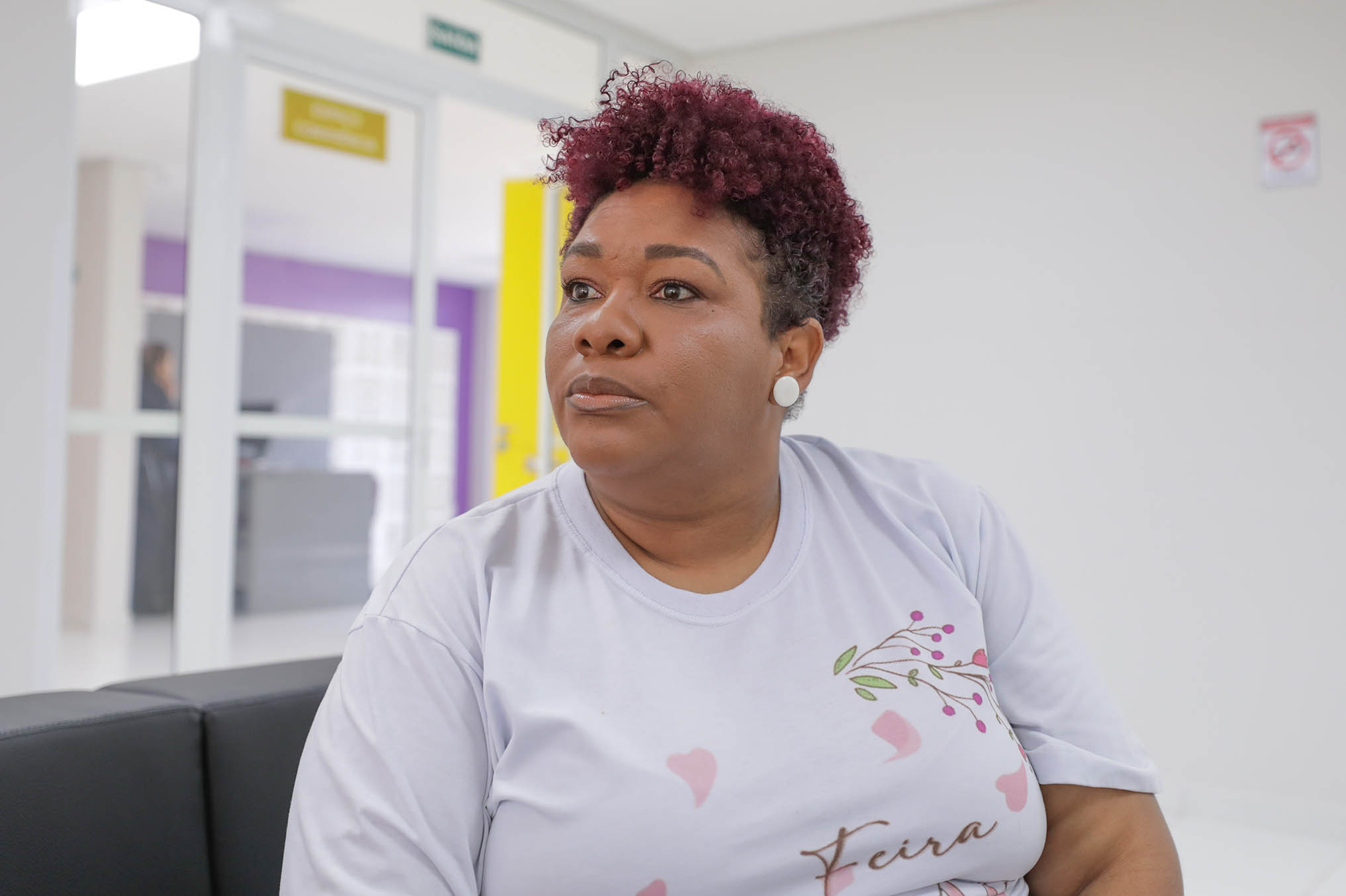 “Só quem sente a dor de uma agressão, seja física, emocional ou financeira, sabe o quanto é difícil sair disso sozinha. E quando esses atendimentos são oferecidos gratuitamente, para mulheres que muitas vezes não teriam condições de pagar, isso se torna um verdadeiro salvamento", diz Gleice Suzene | Foto: Tony Oliveira/Agência Brasília