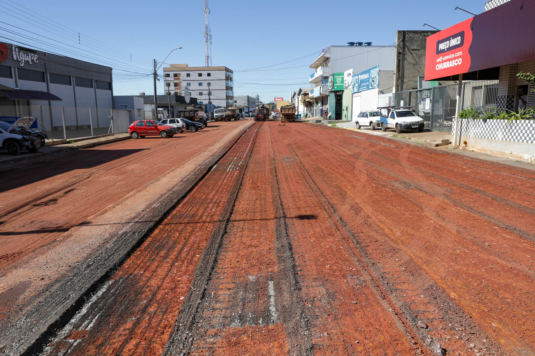 Obras recuperam asfalto na QNM 34, no Setor de Desenvolvimento Econômico de Taguatinga | Fotos: Tony Oliveira/Agência Brasília