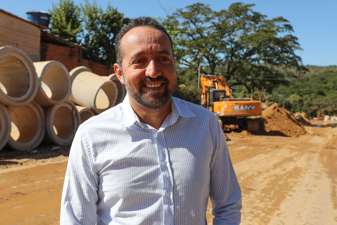 O administrador da Fercal, Fernando Madeira, contabiliza o progresso do trabalho: “Já retiramos mais de 5 toneladas de entulho que estavam acumuladas nas esquinas”
