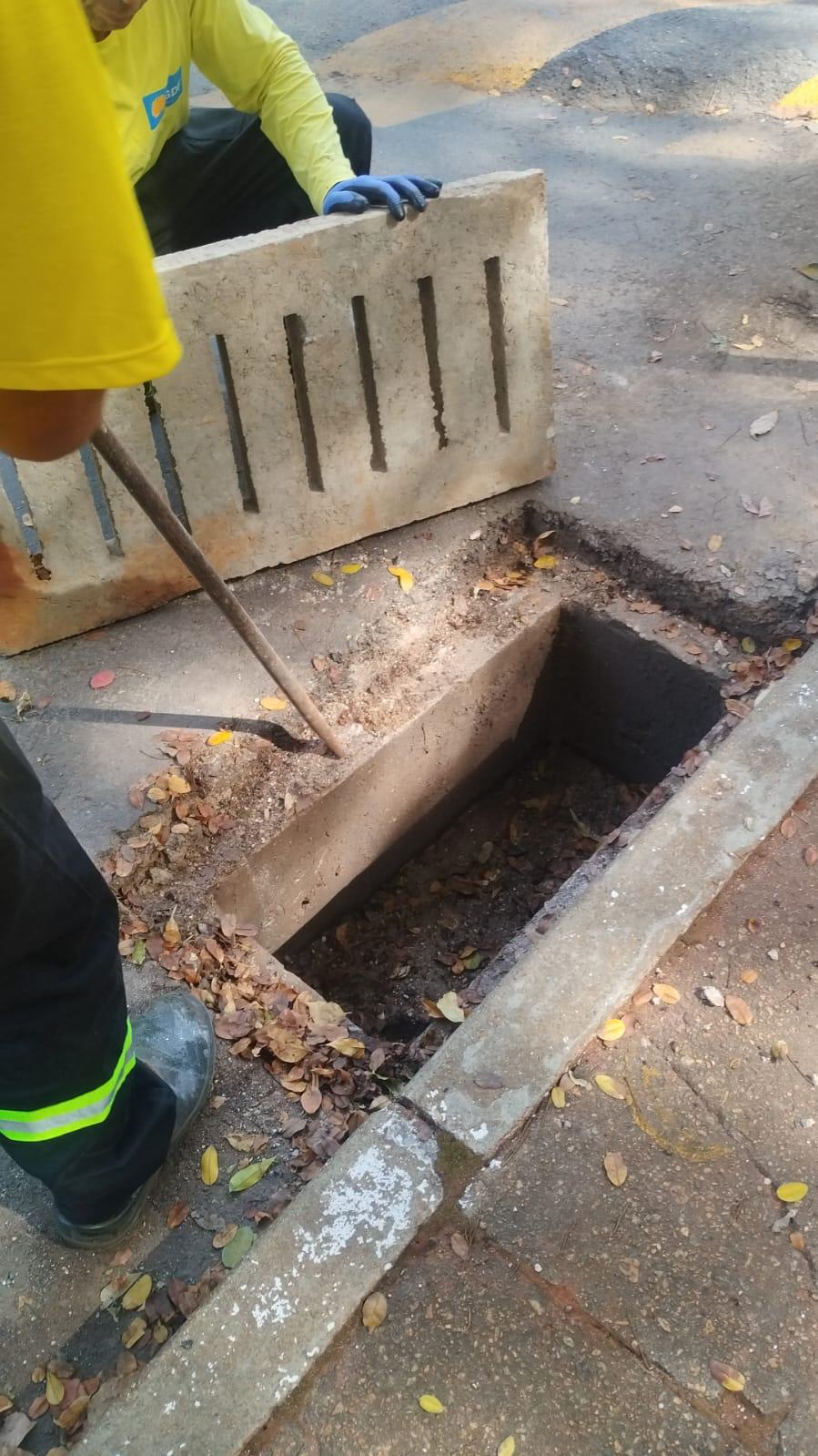 Confeccionadas com material resistente, novas tampas ajudam a impedir o acúmulo de resíduos, que gera entupimento nas galerias | Foto: Divulgação/Administração Regional do Plano Piloto