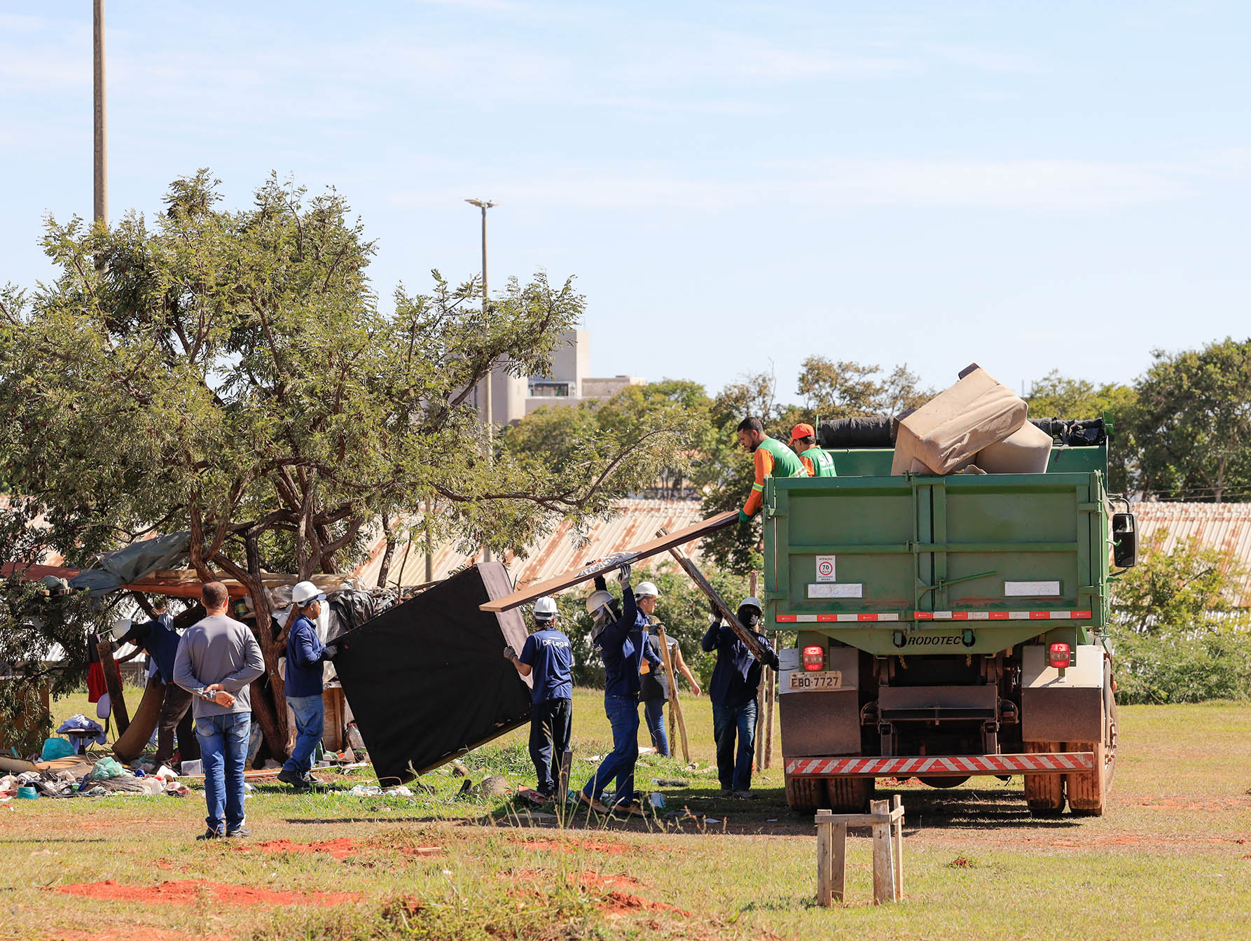 Ação inclui abordagem, remoção de pertences ao lugar indicado pelo ocupante e encaminhamento a serviços do GDF | Fotos: Agência Brasília