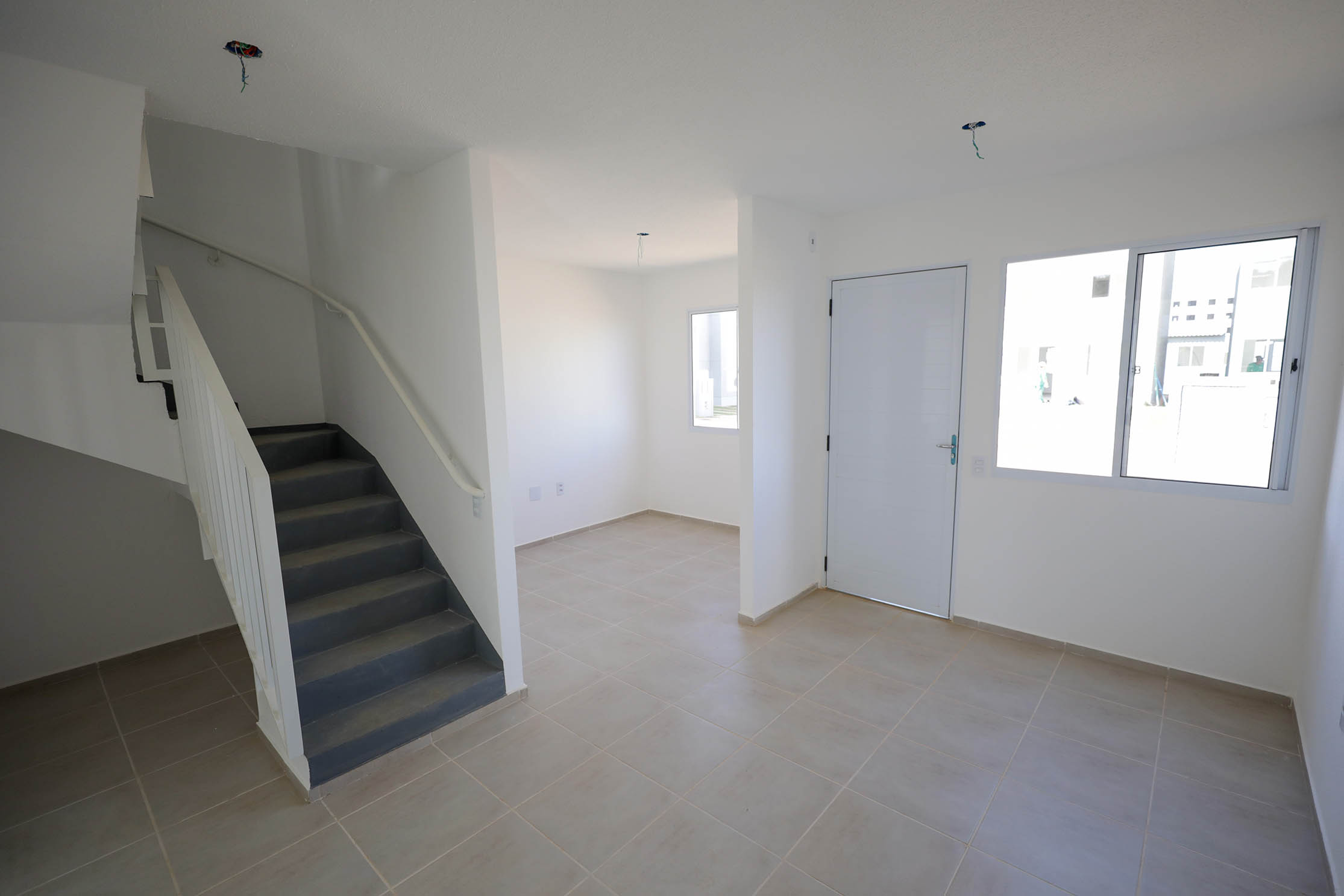 As unidades contam com sala, cozinha, área de serviço, três quartos e dois banheiros distribuídos em dois pavimentos | Foto: Tony Oliveira/Agência Brasília