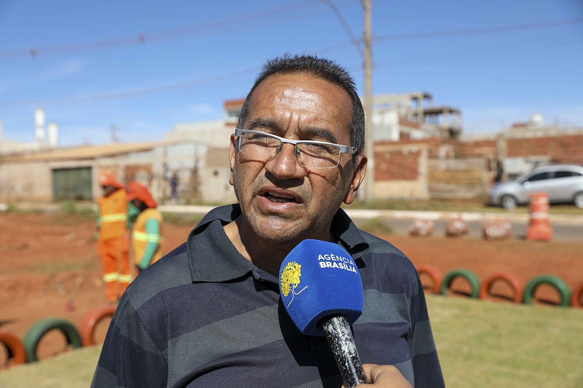 Morador da região há dez aos, o borracheiso Ronaldo Ferreira comemora: “Isso traz qualidade de vida para a população, os clientes veem um novo ambiente”