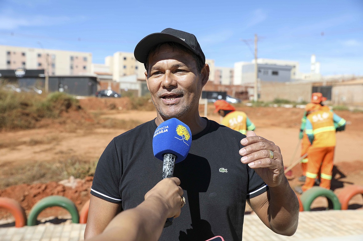 Reginaldo Silva, mestre de obras, está entusiasmado: “Com essa forma de cuidado, acredito muito que as pessoas vão evitar jogar lixo. Cada um precisa fazer sua parte”