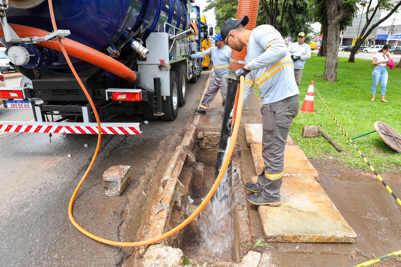 O serviço exige mão de obra especializada, tecnologia e equipamentos adequados para garantir o funcionamento do sistema de drenagem pluvial | Foto: Matheus H. Souza/Agência Brasília