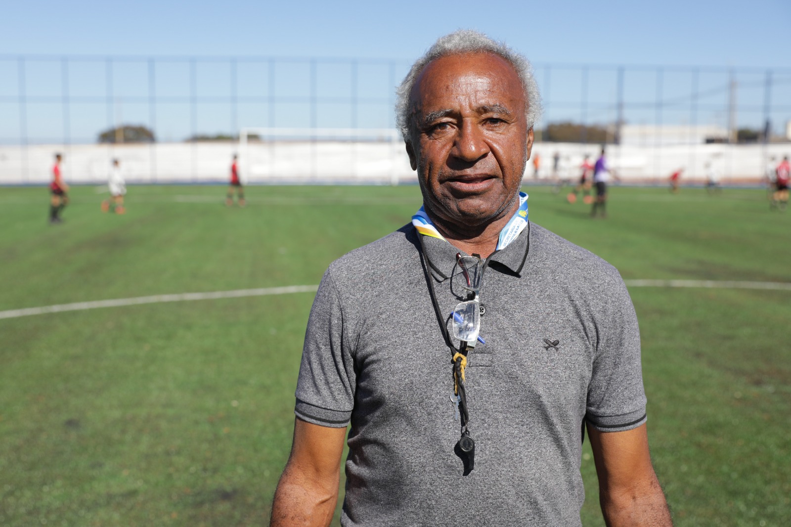 Marcos Rodrigues, fundador da Escolinha de Futebol Alvinegro, que atua no espaço desde junho de 2005. “Um campo desse traz muitos benefícios não só para as crianças, mas para toda a comunidade”