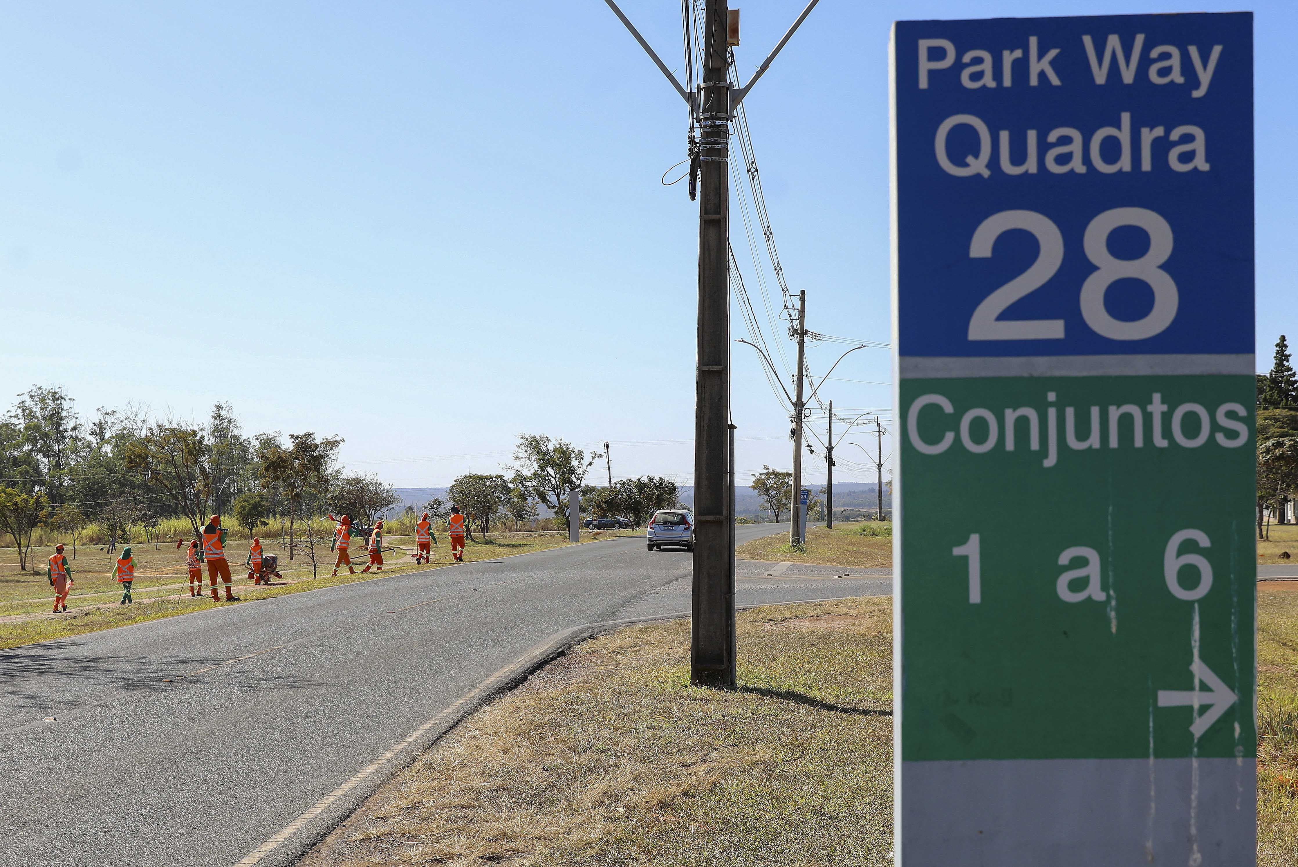 Park Way recebe mutirão de serviços, como recolhimento de inservíveis, pintura e limpeza de ruas | Fotos: Lúcio Bernardo Jr./Agência Brasília