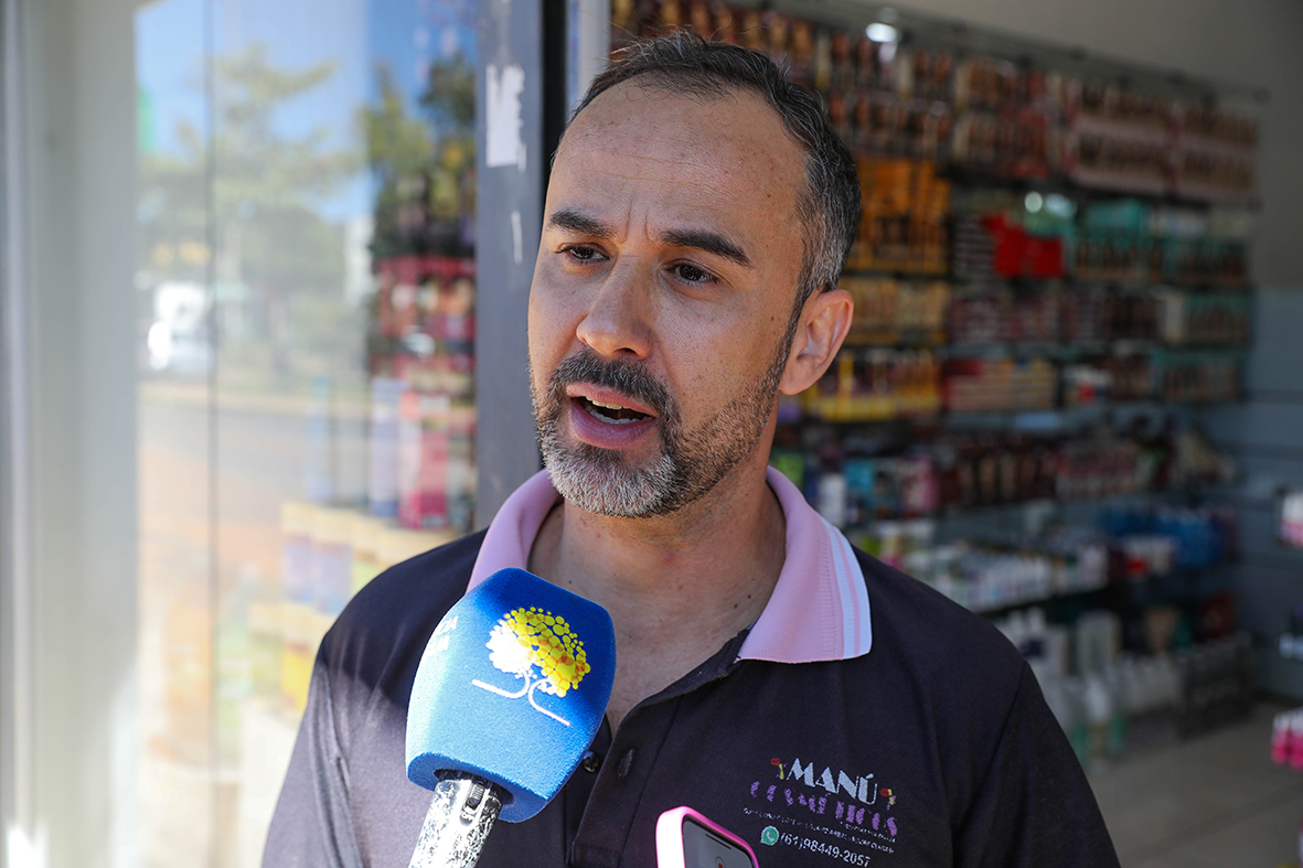 Morador de Arniqueira, Marcos Vinícius Ribeiro está animado com as obras na Avenida Brasília: “Agora vai ser bem melhor. A mobilidade vai melhorar e não vamos precisar ficar desviando de buraco”