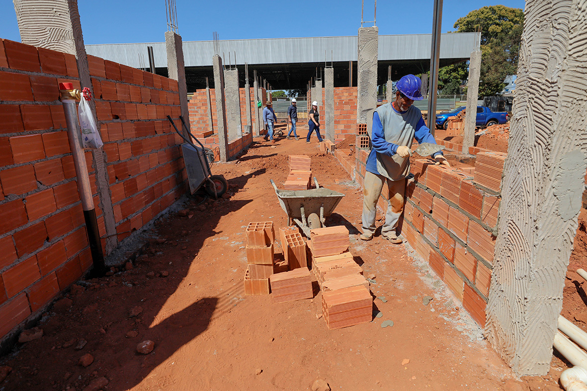 Com as obras em execução, novas instalações da Feira Permanente estão sendo construídas para levar mais qualidade de vida à região | Fotos: Paulo H. Carvalho/Agência Brasília