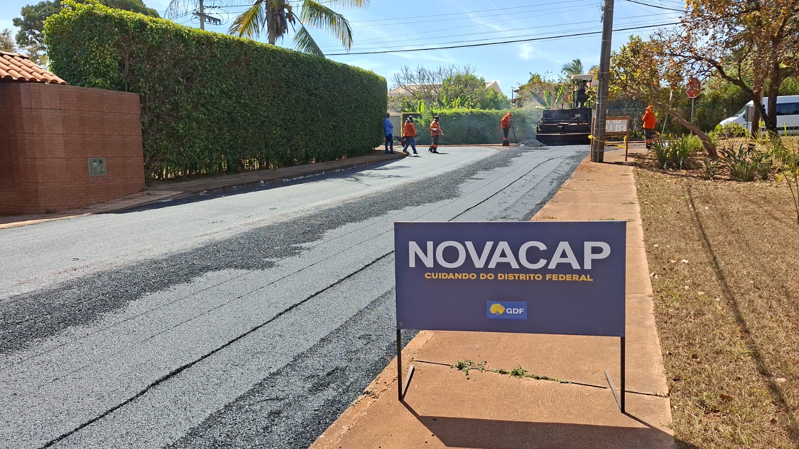 Foram utilizadas mais de 197 toneladas de asfalto no trabalho, que resultou na pavimentação de uma área de 13.860 m² | Foto: Divulgação/Novacap