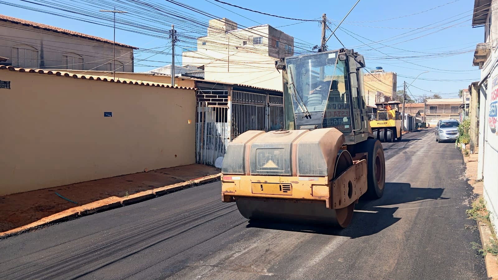 Os serviços na QN 01 incluem recuperação de base, fresagem e aplicação de nova capa asfáltica | Foto: Divulgação/Novacap