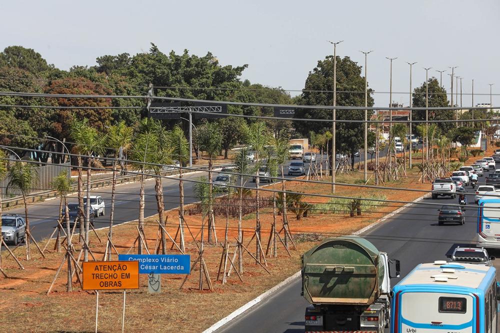 O Complexo Viário Deputado César Lacerda, que inclui dois viadutos entrincheirados, melhorou o trânsito na Estrada Parque Núcleo Bandeirante (EPNB) | Foto: Joel Rodrigues/Agência Brasília