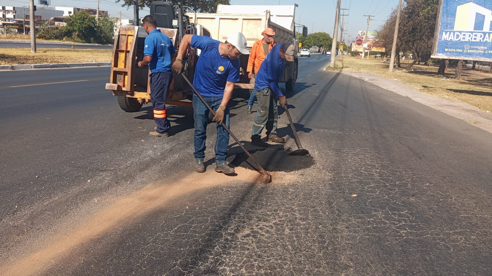 Mais de 260 buracos foram tapados e cerca de 50 toneladas de massa asfáltica foram usadas durante a ação | Foto: Divulgação/Administração Regional de Ceilândia